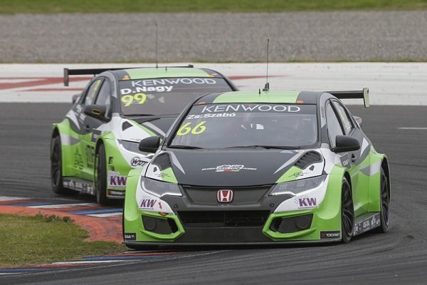 Zengö nasadí ve WTCC maďarské duo