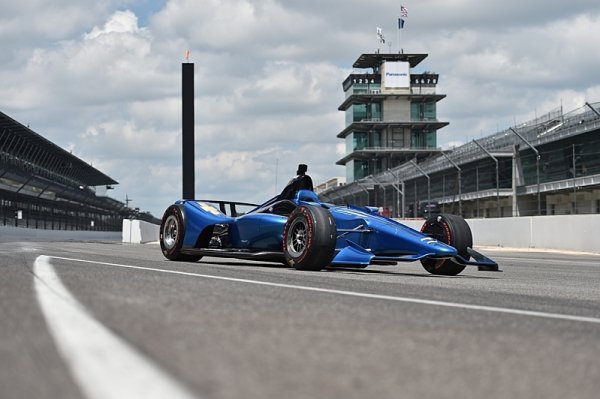 Zpátky do minulosti: IndyCar představila nový vůz Zpátky do minulosti: IndyCar představila nový vůz