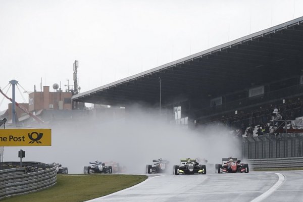 Norrisovi na Nürburgringu nevadil ani liják Norrisovi na Nürburgringu nevadil ani liják