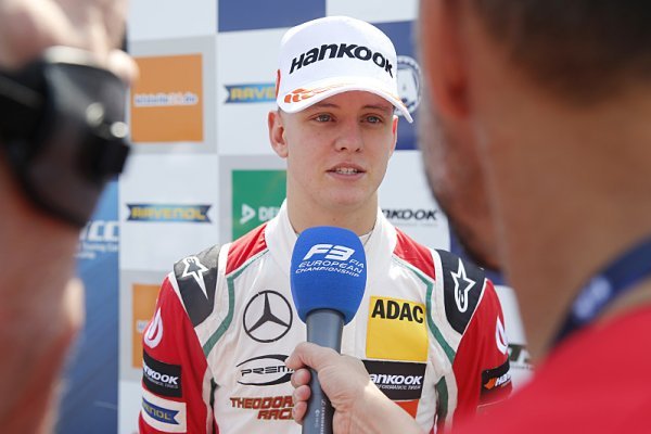 Joel Eriksson zvítězil ve F3 stylem start-cíl Joel Eriksson zvítězil ve F3 stylem start-cíl