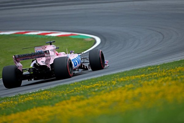 Force India lituje žlutých vlajek