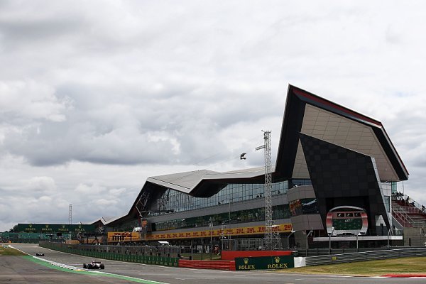 Britští diváci letos F1 z tribun neuvidí