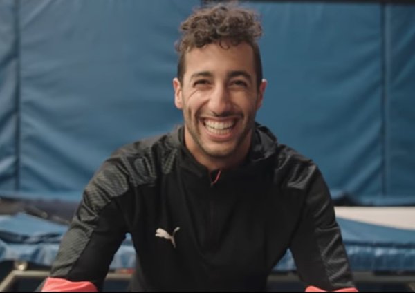 Ricciardo si užívá dovolenou, jídlo a trénink