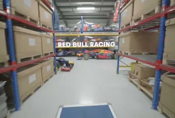 Red Bull vás láká na odhalení svého vozu
