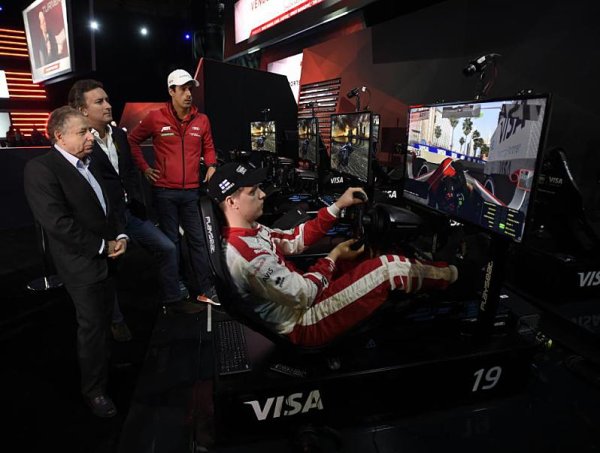 Virtuální závod v Las Vegas vyhrál Bono Huis Virtuální závod v Las Vegas vyhrál Bono Huis