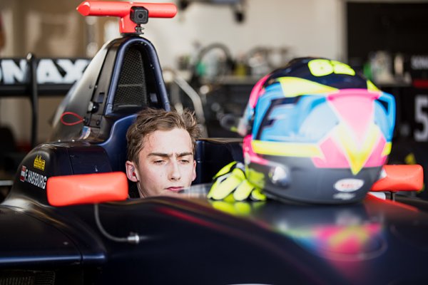 Odstartoval první den posezonních testů GP3