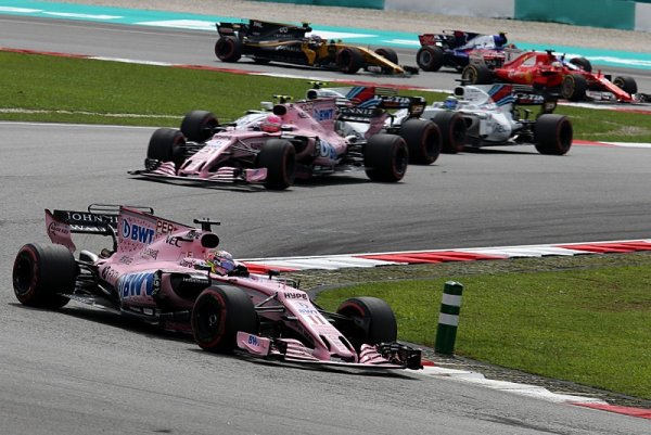 Force India trvá na týmových příkazech