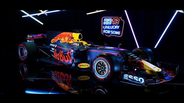 Horner naznačil možnou spolupráci s Aston Martinem Horner naznačil možnou spolupráci s Aston Martinem