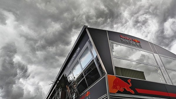 Red Bull čekají tři náročné závody Red Bull čekají tři náročné závody