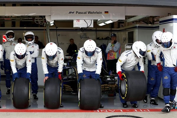 Sauber najímá posádku