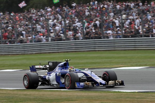 Wehrlein třikrát v boxech a poslední