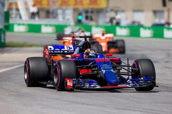 Toro Rosso a Honda podepsaly tříletý kontrakt Toro Rosso a Honda podepsaly tříletý kontrakt