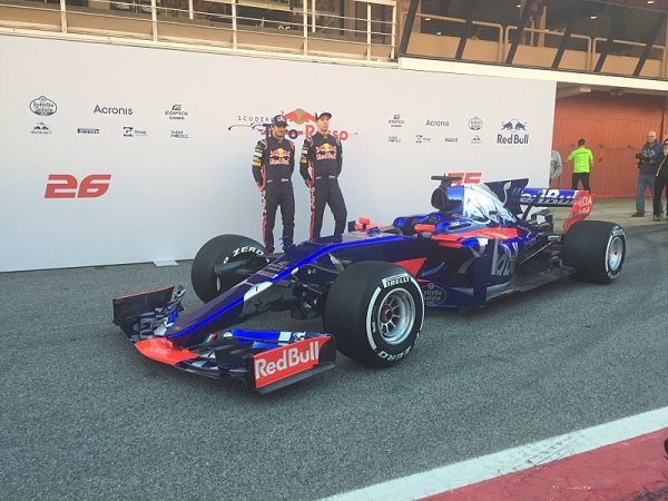 Také Toro Rosso už ukázalo svůj vůz