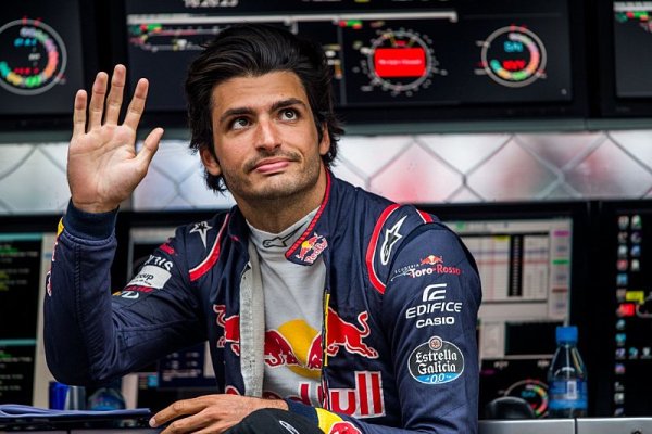 Sainz jde k Renaultu, zůstává ale v rodině