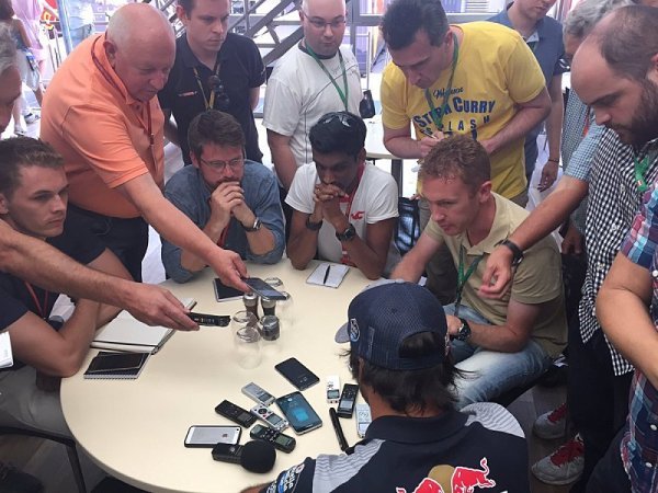 Sainz zůstává pod smlouvou u Red Bullu