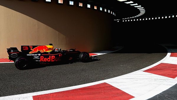 Ricciardo porazil Verstappena a jedno ferrari