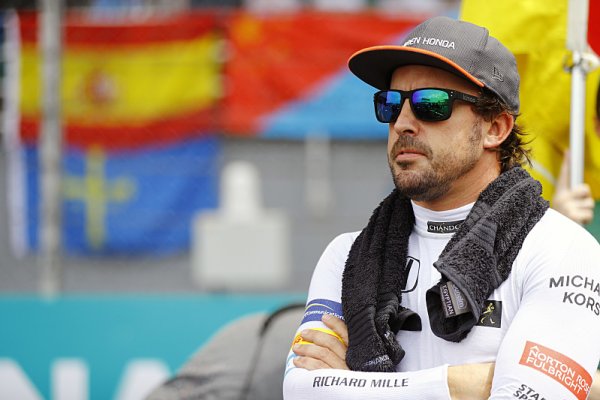 Alonso podle očekávání prodloužil smlouvu s McLarenem Alonso podle očekávání prodloužil smlouvu s McLarenem