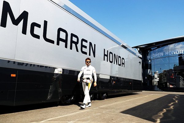 Alonso: McLaren může pravidelně bojovat o Q3