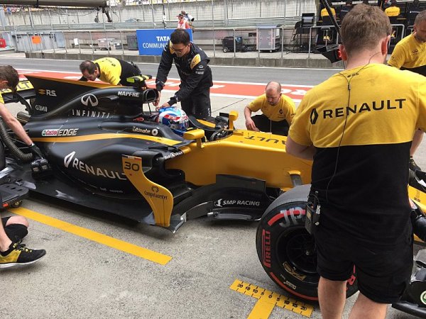 Pérez prý uprostřed sezóny přestoupí do Renaultu