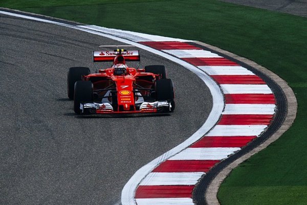 Mercedes už není favoritem Mercedes už není favoritem