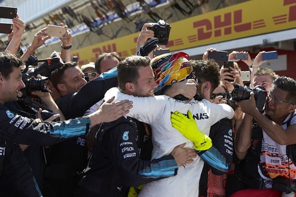 Hamilton přestal pít Hamilton přestal pít