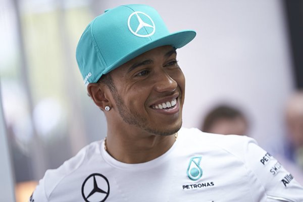 Mercedes rozdrtil soupeře Mercedes rozdrtil soupeře