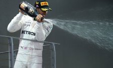 Hamilton posílá Vettelova fanouška k očnímu 