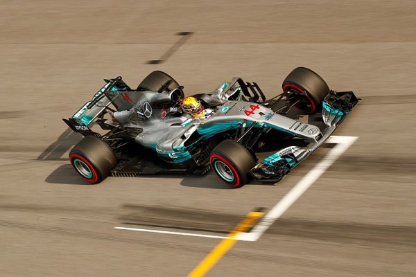 Lewis Hamilton zaokrouhlil počet pole position na 70