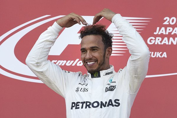 Hamilton: Maxovo auto mělo v zrcátkách strašidelnou velikost