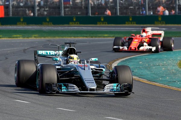Hamilton: Mercedes musí zlepšit práci s pneumatikami