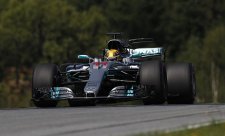 Hamilton určitě neodstartuje z pole position!