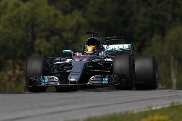 Hamilton určitě neodstartuje z pole position! Hamilton určitě neodstartuje z pole position!
