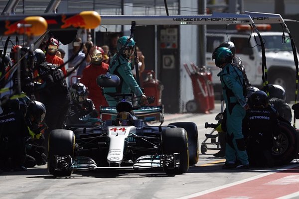 Hamilton bude dnes dobrovolně testovat pro Pirelli 