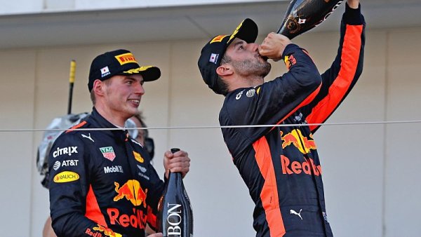 Ricciardo a Verstappen si vyměňují komplimenty