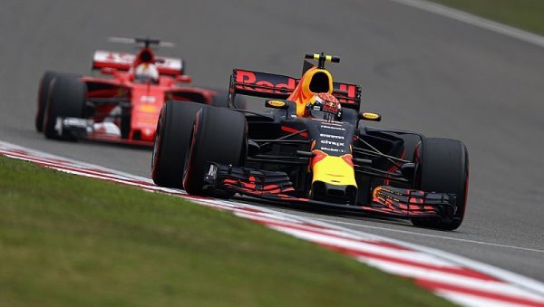 Verstappen už Vettelovu kritiku nebere vážně