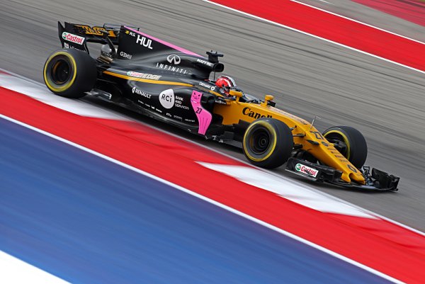 Sainz zatím zvládá přestup hladce Sainz zatím zvládá přestup hladce
