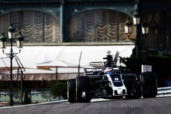 Haas: Nový vztah Ferrari se Sauberem nás neohrozí Haas: Nový vztah Ferrari se Sauberem nás neohrozí