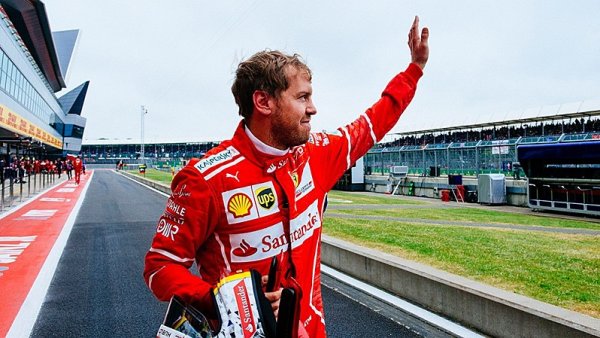 Vettel Hamiltonovi závidí kvalifikační režim motoru