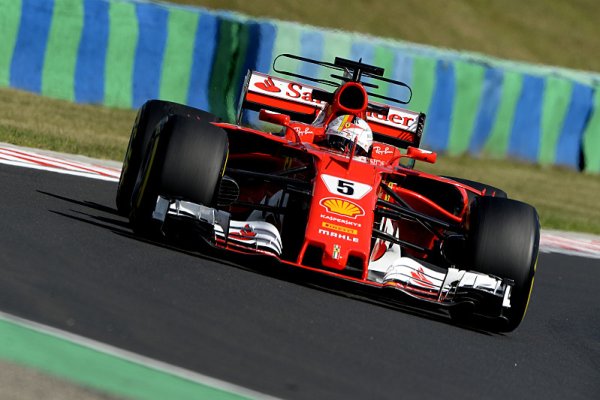 Vítězství pro Vettela a double pro tým Ferrari