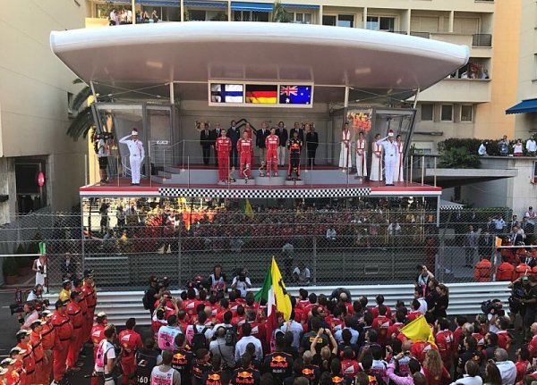 Vettel popírá týmovou režii