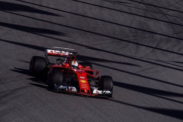 Vettel se po kolizi obává o převodovku