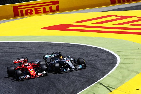 Vettel: Přestaňte naříkat nad předjížděním!