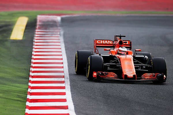 Drby: McLaren kontaktoval Mercedes