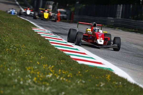 Číňan poprvé vyhrál závod Eurocupu formule Renault