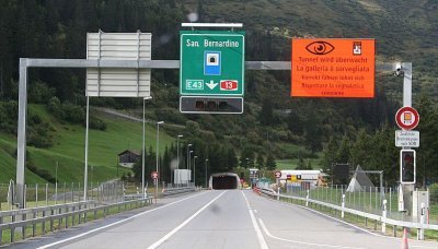 Požár ve švýcarském tunelu