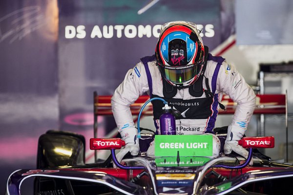 Časový limit pro pitstop byl zrušen Časový limit pro pitstop byl zrušen