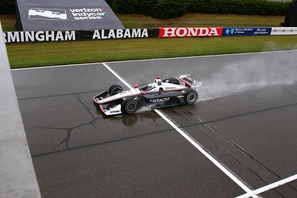 Přerušený podnik v Alabamě vyhrál Newgarden