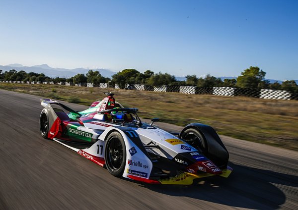 Audi ukázalo vozy pro příští sezonu Audi ukázalo vozy pro příští sezonu