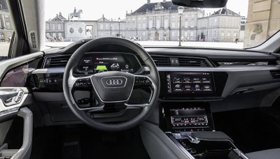 Audi e-tron ukázalo svůj interiér