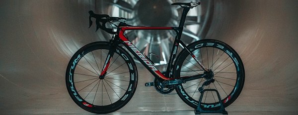 McLaren se spojil s profesionální cyklistickou stájí